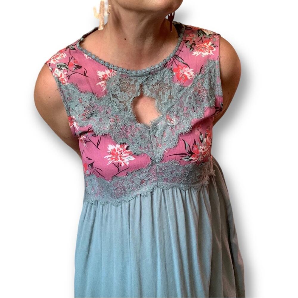 Umgee | Sleeveless Shift Keyhole Dress | Floral Print & Lace Bodice | Sage-Mint - Picture 2 of 15
